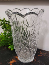 Load image into Gallery viewer, Vintage Crystal Flower Vase