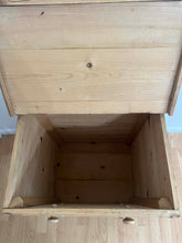 Load image into Gallery viewer, Antique English Pine Linen Bin