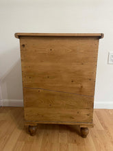 Load image into Gallery viewer, Antique English Pine Linen Bin