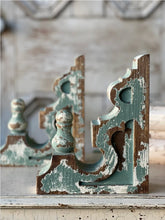 Load image into Gallery viewer, Olde World Corbels Set of 2