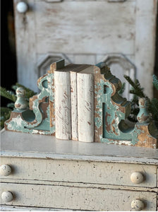 Olde World Corbels Set of 2