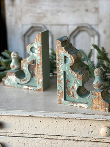 Olde World Corbels Set of 2