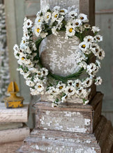 Load image into Gallery viewer, Fairchild Daisy Candle Ring 14&quot;