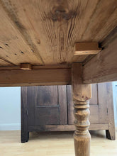 Load image into Gallery viewer, Antique English Pine Table