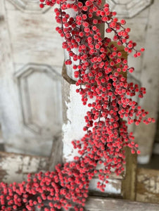 Christmas Resplendent Red Berries Garland 5Ft
